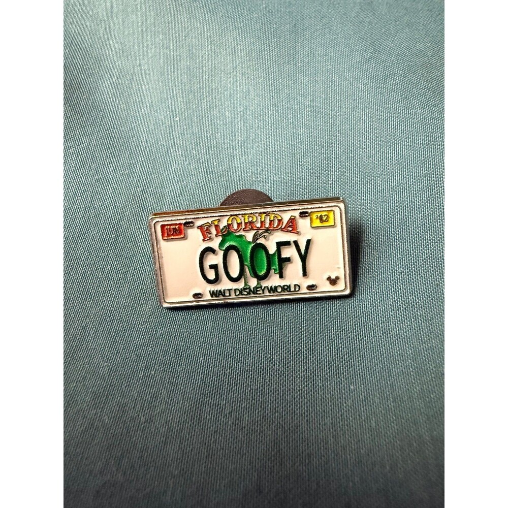 Disney Cast Lanyard Series Goofy License Plate Pin